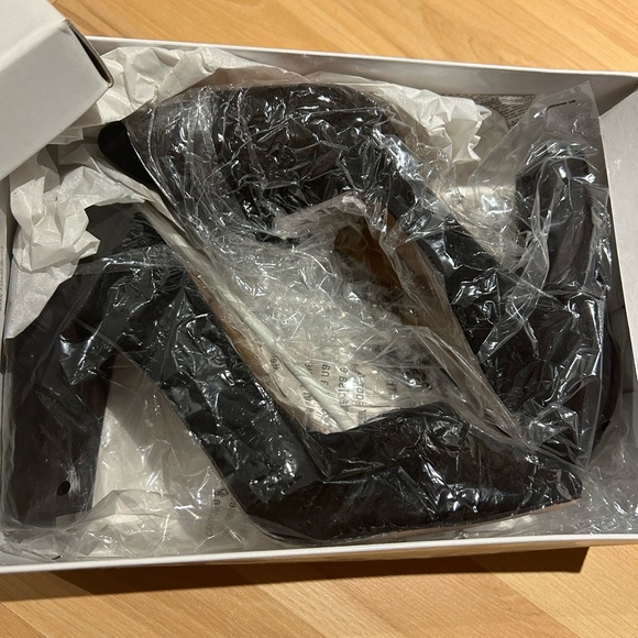 REPORT BLACK PUMPS-BRAND NEW IN BOX AND PACKAGING HIGH HEEL SHOE NEVER WORN - Picture 3 of 7